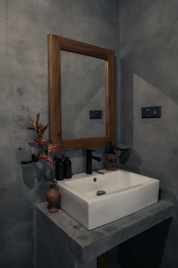 New- Gitano Surf Beachfront Ahangama Hotel ภายนอก รูปภาพ